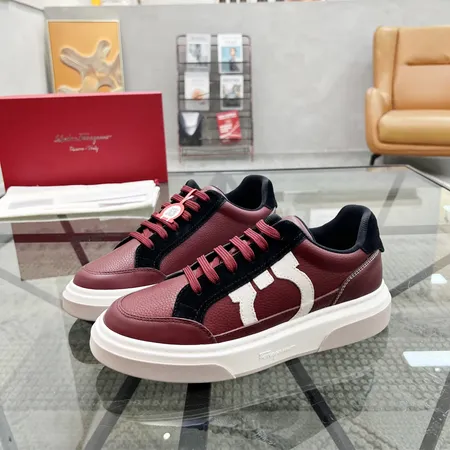 フェラガモ カジュアルシューズ