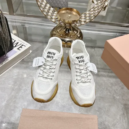 ミュウミュウ スニーカー