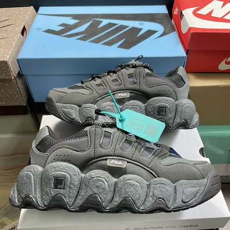 フィラ スニーカー