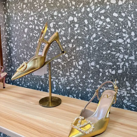 ヴァレンティノ サンダル