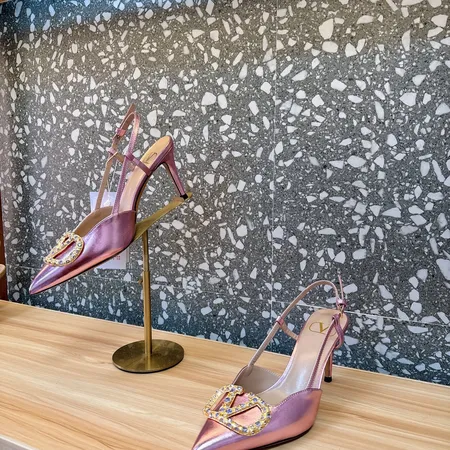 ヴァレンティノ サンダル