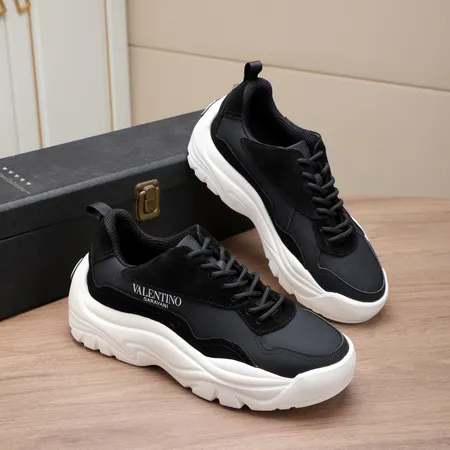 ヴァレンティノ スニーカー
