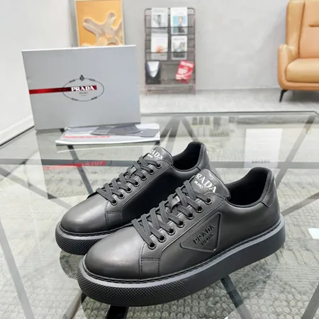 プラダ カジュアルシューズ