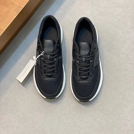 ジバンシィ スニーカー