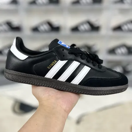 アディダス カジュアルシューズ