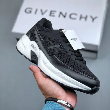 ジバンシィ スニーカー