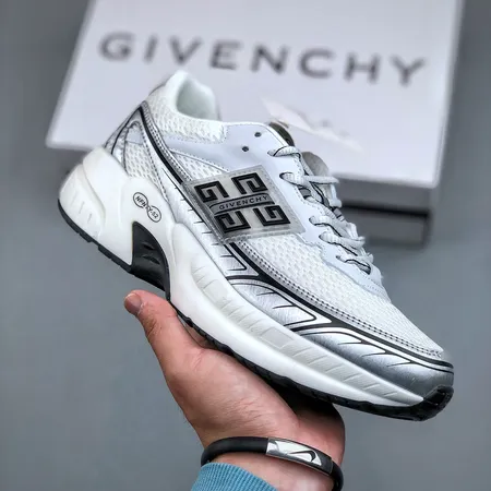 ジバンシィ スニーカー