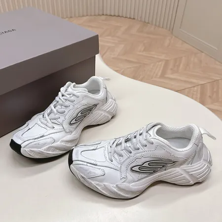 バレンシアガ スニーカー