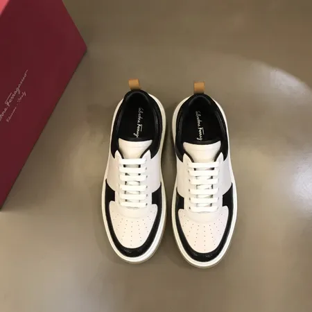 フェラガモ スニーカー