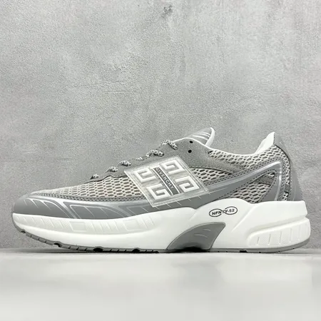 ジバンシィ スニーカー