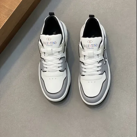 ヴァレンティノ カジュアルシューズ