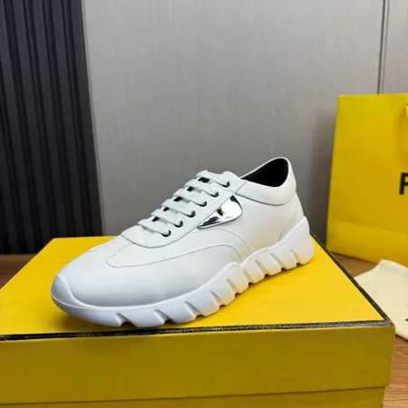 フェンディ カジュアルシューズ