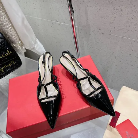 ヴァレンティノ サンダル