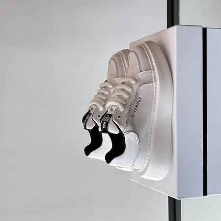 ジバンシィ カジュアルシューズ