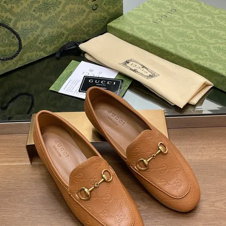 グッチ カジュアルシューズ