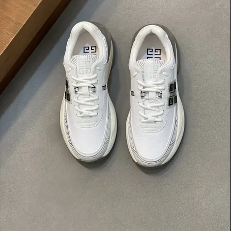 ジバンシィ スニーカー