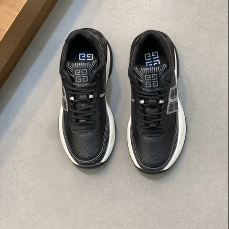 ジバンシィ スニーカー