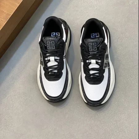 ジバンシィ スニーカー