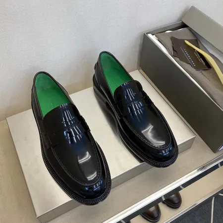 ボッテガ ヴェネタ ビジネスシューズ