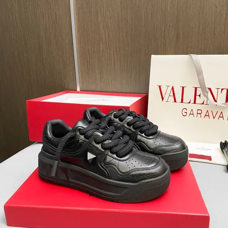 ヴァレンティノ カジュアルシューズ