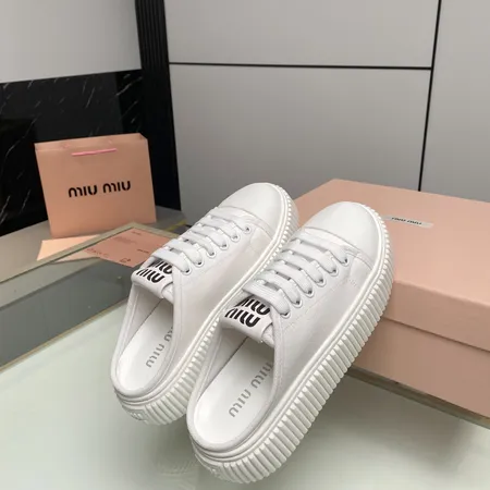 ミュウミュウ カジュアルシューズ