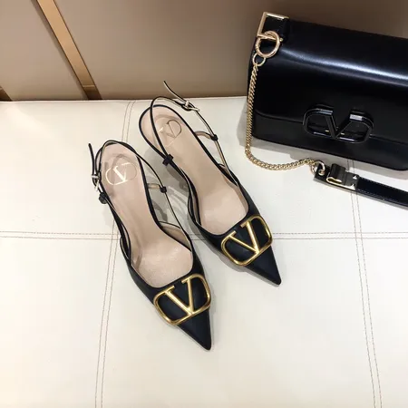 ヴァレンティノ サンダル