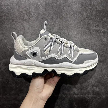 フィラ スニーカー