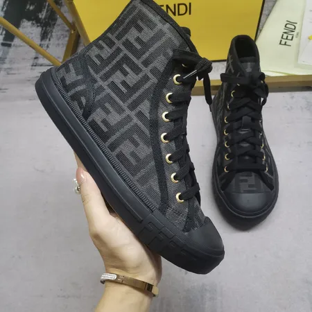 フェンディ カジュアルシューズ