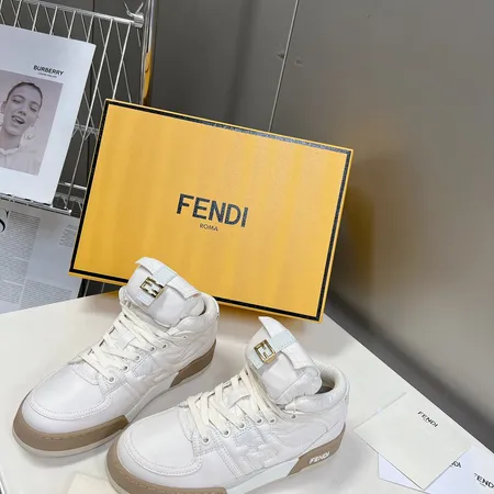 フェンディ カジュアルシューズ