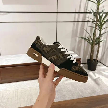 フェンディ カジュアルシューズ