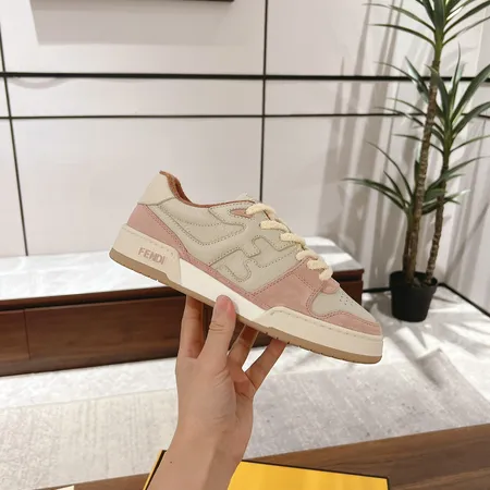 フェンディ カジュアルシューズ