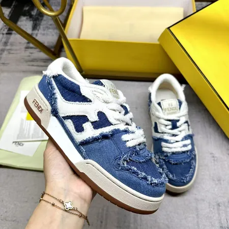 フェンディ カジュアルシューズ