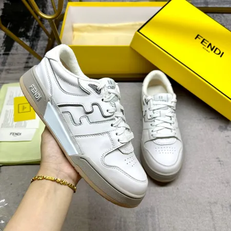 フェンディ カジュアルシューズ