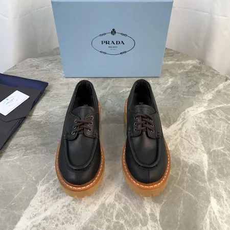 プラダ カジュアルシューズ