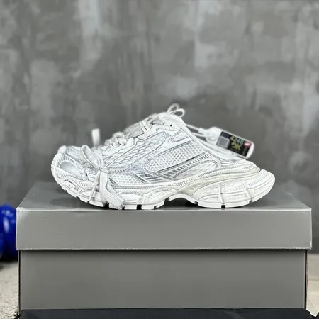 バレンシアガ スニーカー