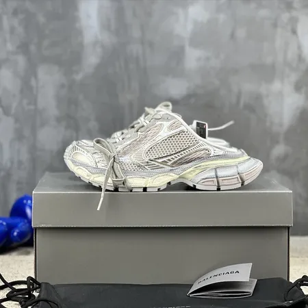 バレンシアガ スニーカー