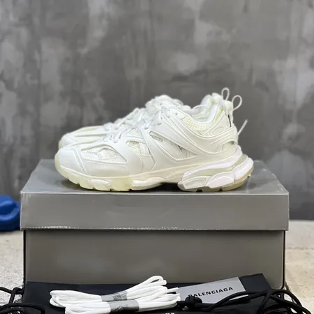 バレンシアガ スニーカー