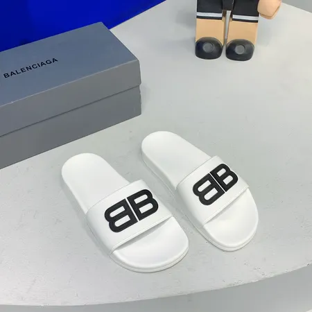 バレンシアガ スリッパ