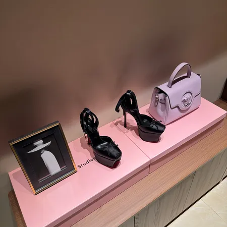 クリスチャン・ルブタン サンダル