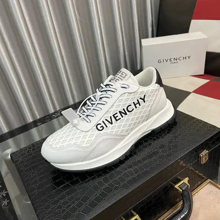 ジバンシィ スニーカー