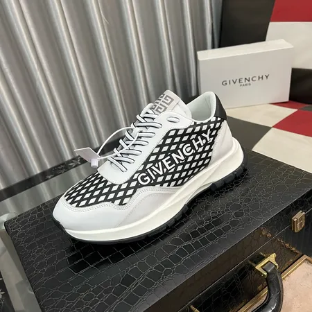 ジバンシィ スニーカー