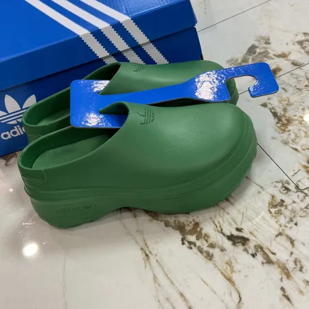 アディダス スリッパ