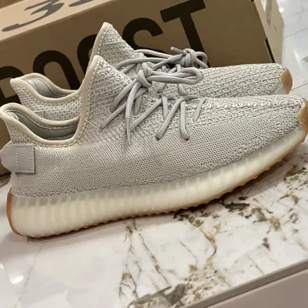 アディダス スニーカー