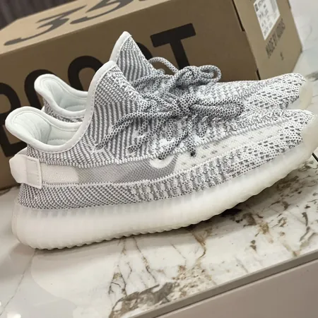 アディダス スニーカー