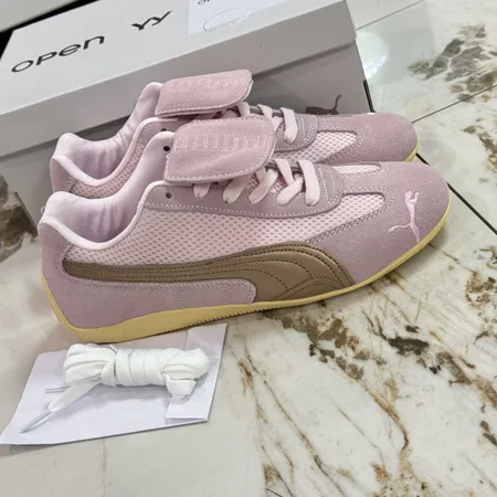 プーマ スニーカー