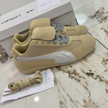 プーマ スニーカー