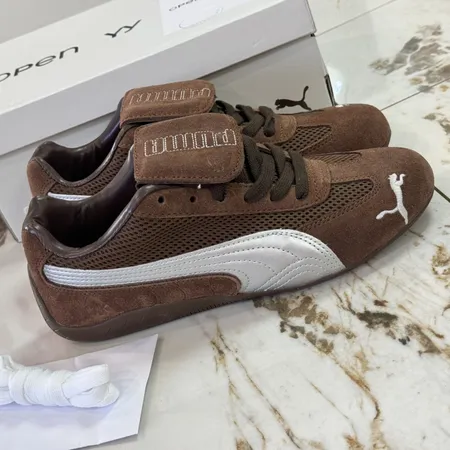 プーマ スニーカー