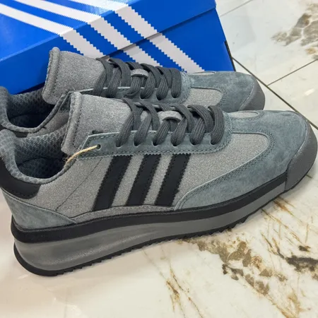 アディダス カジュアルシューズ