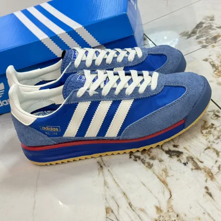 アディダス カジュアルシューズ