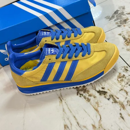 アディダス カジュアルシューズ